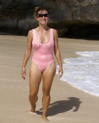 Milfs, Matures, Gilfs, Pawgs, Cougars - swim & beach