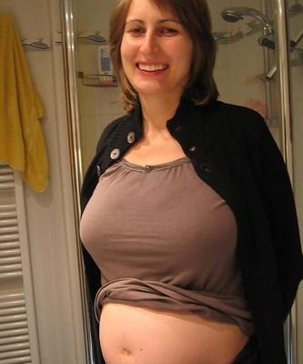 Pregnant amateur mom