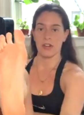 Trainer "Footjob" Romina - "Sniff & worship them, footboy." P