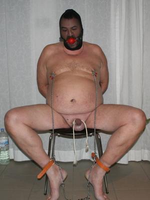 Slave a torture on a chair