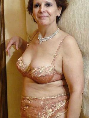 Superbe Gilf posant dans sa lingerie sexy