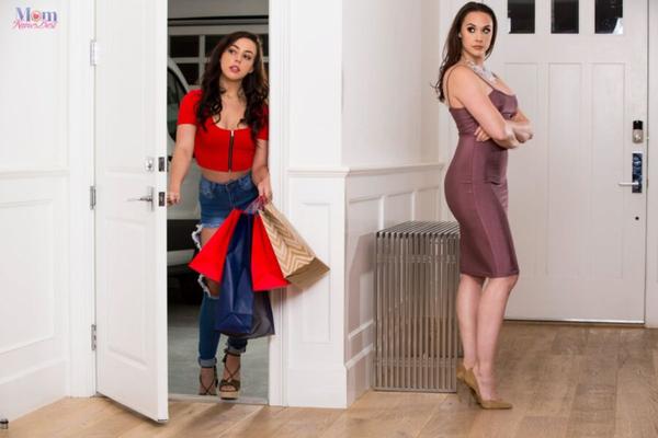 Whitney Wright Chanel Preston - accro du shopping - momknowsbest