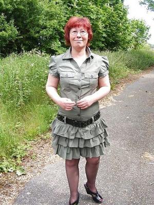 Mature redhead Roslyn strips in the countryside