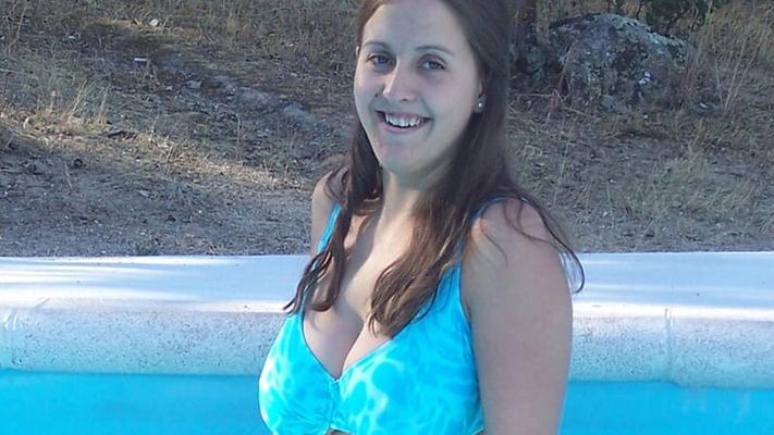 Ila - Beautiful in Blue in the Pool