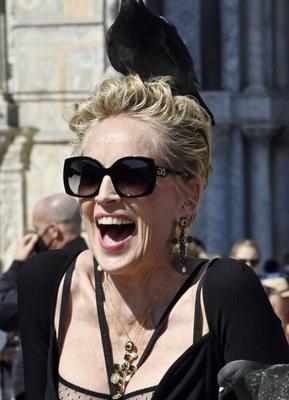 SHARON STONE HAT MICH SEIT JAHREN streicheln lassen