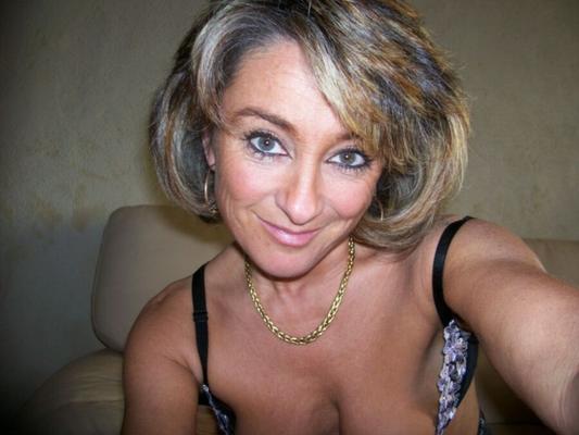 Aline - A French MILF