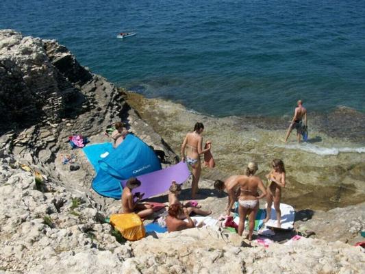 2020.11.30 Barco de playa de vacaciones de verano para chicas nudistas