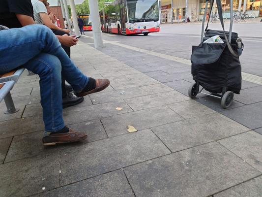 Obdachlose Socken und weggeworfene Sheos