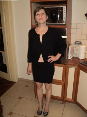 Slutwife Sonya - MILF chic contre énorme gode noir