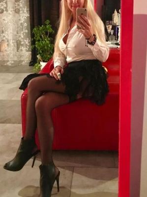 amazing Polish mommy with long beautiful legs