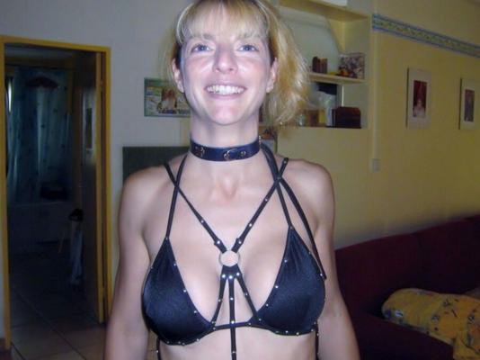 Geile französische MILF-Schlampe hat Spaß