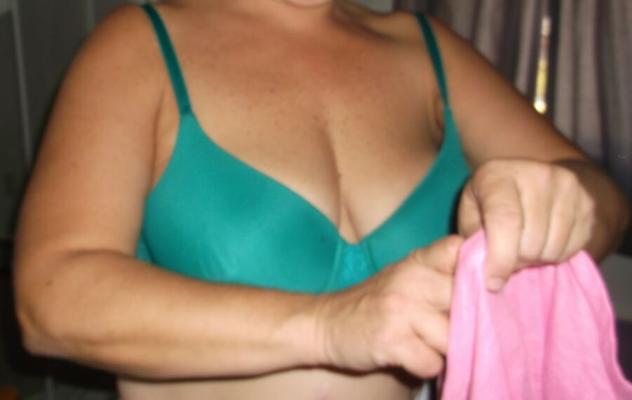 vestir a la esposa con grandes tetas