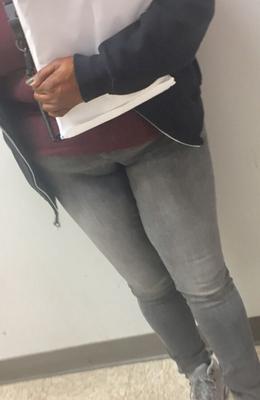 ¡¡¡ENORME cameltoe en el trabajo!!!