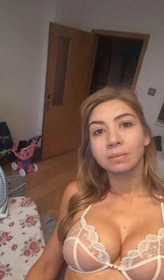 Hande Turkish Slut Leaked Photos from Husband