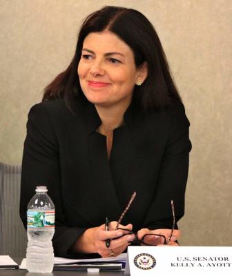 La conservadora Kelly Ayotte mejora cada vez más