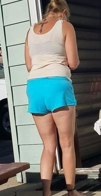 Lori in kurzen Shorts macht mich immer geil