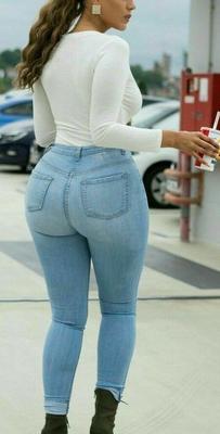 Beaux culs en jeans serrés