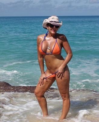 Mature Bikini Model Windy