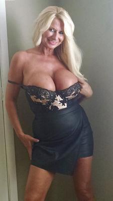 Holy Fuck!  Who is this mature babe?  I have to know!