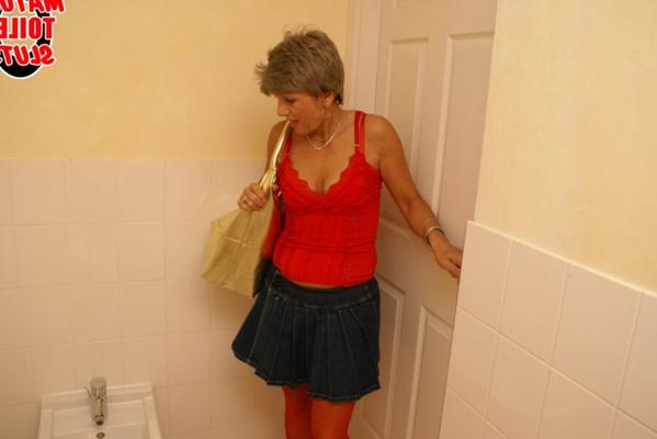 MatureEU Sinna - Mature Toilet Sluts pics  x px