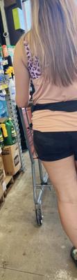 MILF in Spandex-Shorts