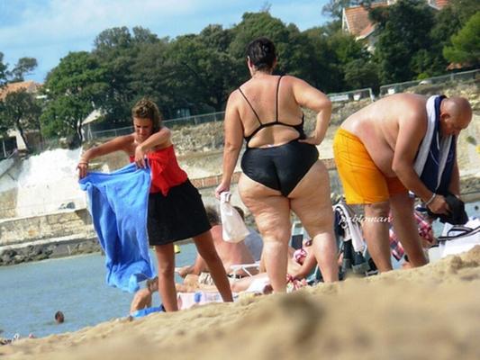 SUPER BBW MAMAN PLAGE CANDIDE