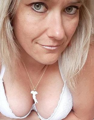 43 year old French webslut Betty, exposed and eager to be used.