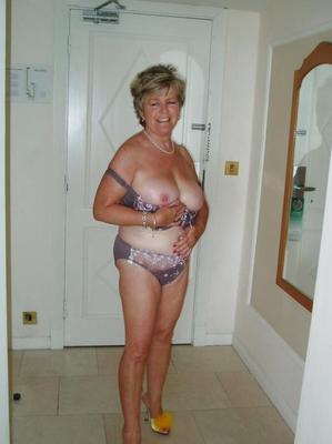 I love pictures of the MILF next door