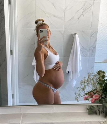 Cloe, maman enceinte amateur