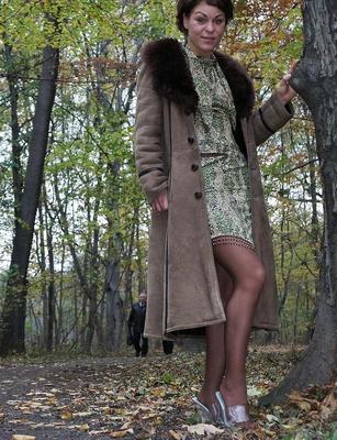 Mature in Fur coat and pantyhose