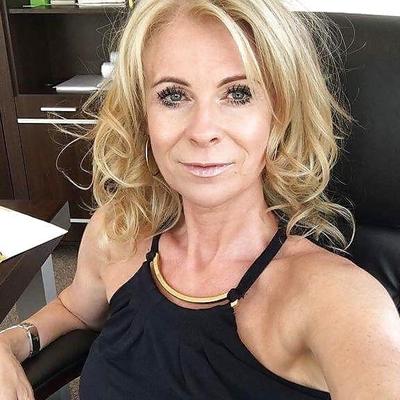 Anna - Stunning GILF