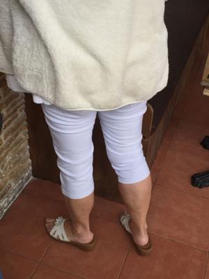 GILF avec des jambes et un cul parfaits