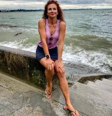 Sabine, maman mature amateur néerlandaise avec de belles jambes