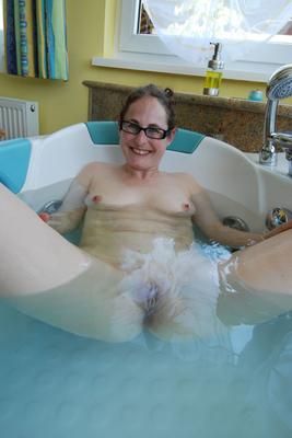 Heike lädt ein in ihren Whirlpool