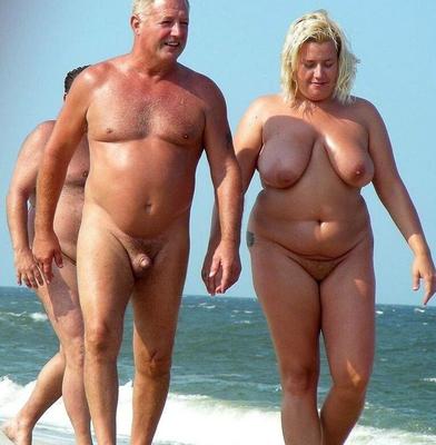 Nudistes seniors et matures