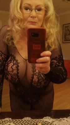 Amazing boobs om this granny