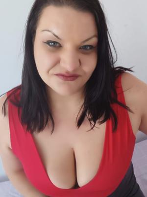 Oana, une MILF laide de Roumanie