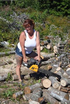 Maman aux gros seins a besoin d'une bonne baise