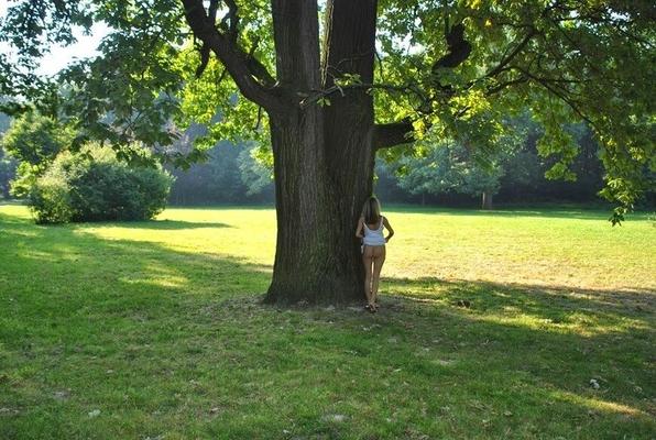 ma femme dans le parc l'été dernier