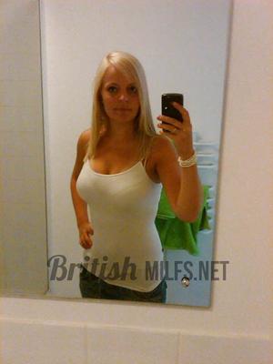 Selfies sexy et sales d'une MILF britannique britannique