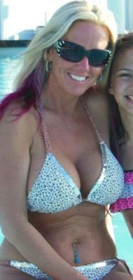 An incredible MILF :)