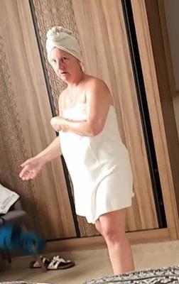 Do you want Lynn to lose the towel??