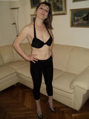 Slutwife Sonya - CFNM Schwarze Leggins Deepthroat MILF Schlampe