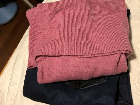 Raid de soutien-gorge et de culotte dans une valise