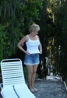 MILF Tracy : Nue Au Bord Du Lac