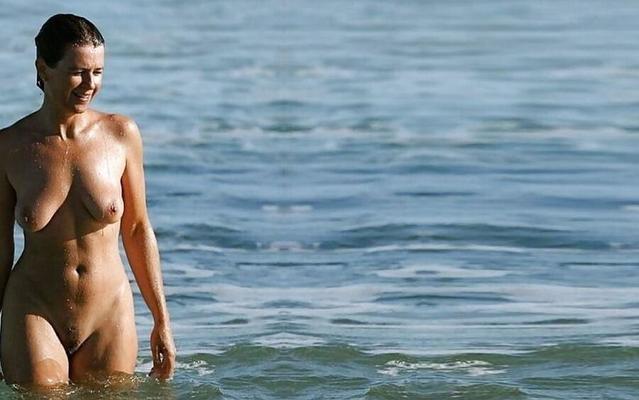 Vanessa na praia