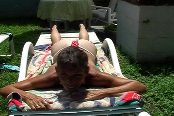 Juicy mature ass sunbathing