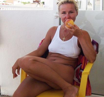 MILF amateur sur le balcon