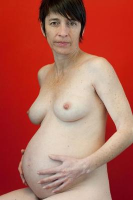 Mature, poilue et enceinte