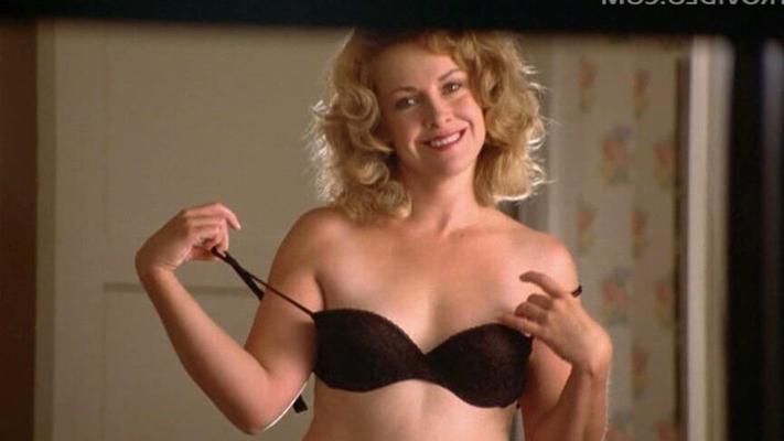 Catherine Hicks em sutiãs e Nip Slip de Oito dias por semana